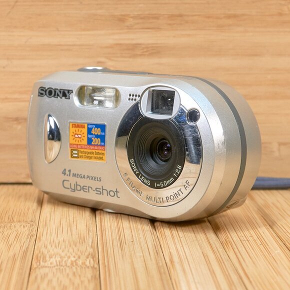 Vintage Sony Cyber-shot DSC-P43 4.1MP Digital Camera, Made in Japan - Picture 3 of 12